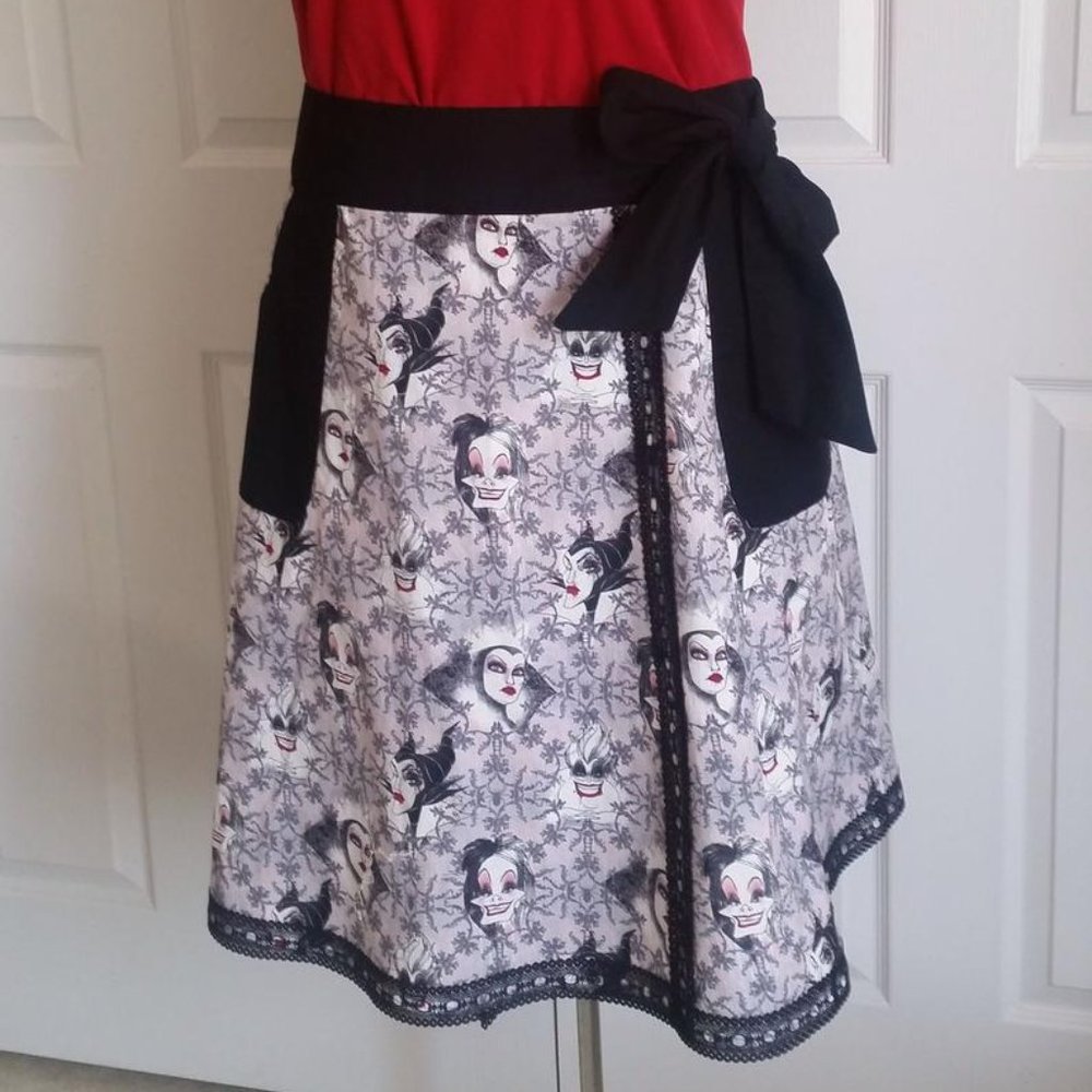 Disney Villians wrap skirt, XL XXL NEVER WORN
